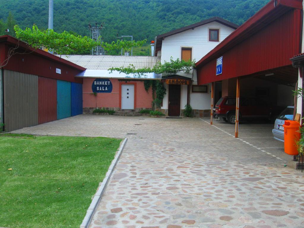 Amfora Rooms Caribrod Димитровґрад Екстер'єр фото