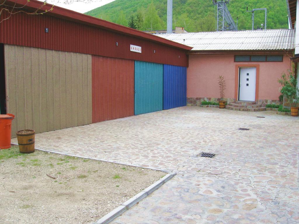 Amfora Rooms Caribrod Димитровґрад Екстер'єр фото
