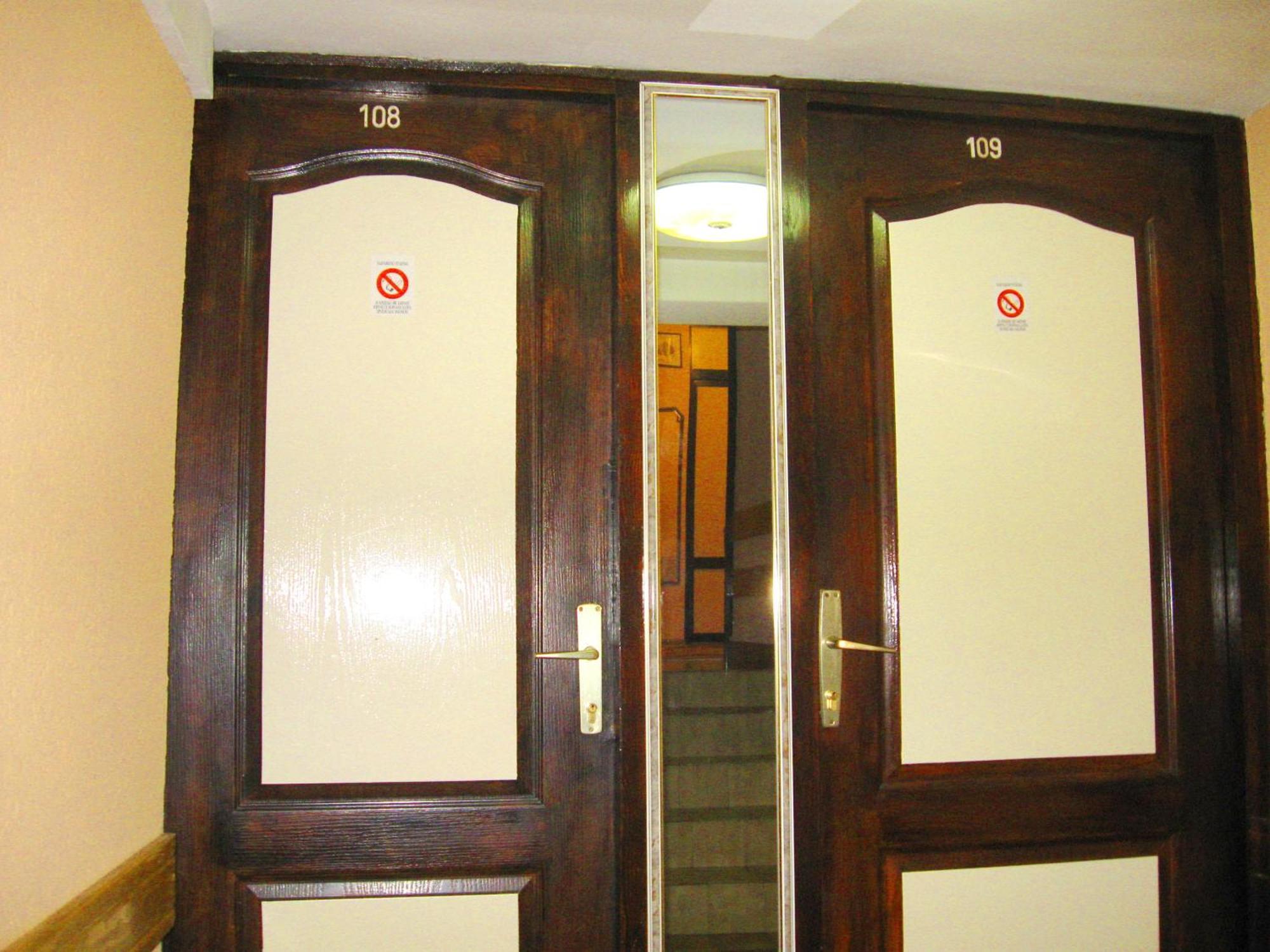 Amfora Rooms Caribrod Димитровґрад Екстер'єр фото